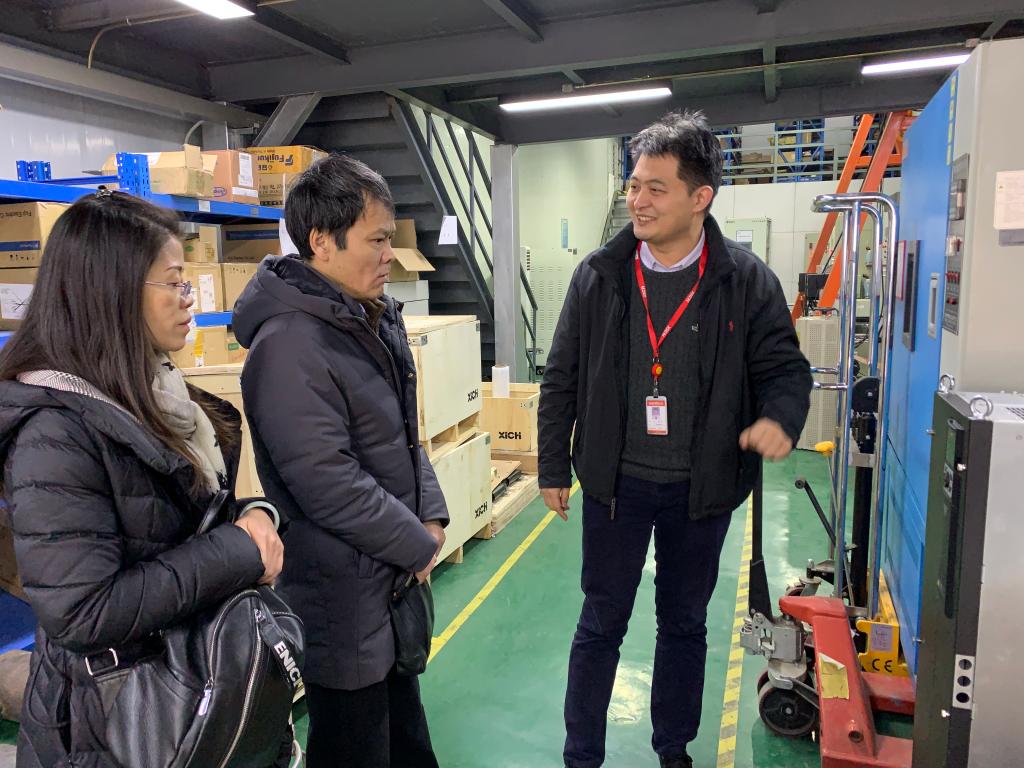 参观企业研发中心